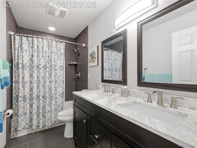 1640 Beverly Boulevard, Walled Lake, MI 48390