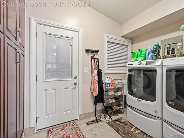 1640 Beverly Boulevard, Walled Lake, MI 48390