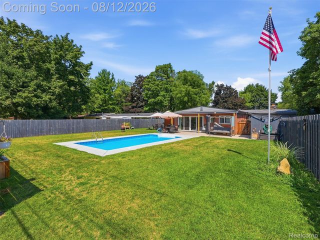 1640 Beverly Boulevard, Walled Lake, MI 48390