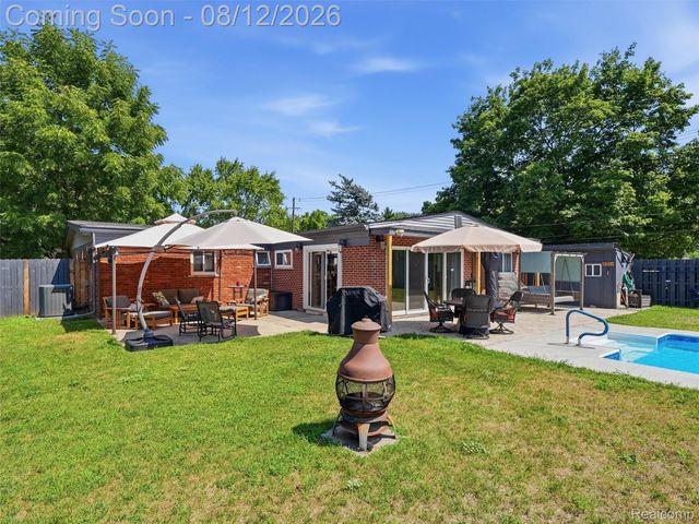 1640 Beverly Boulevard, Walled Lake, MI 48390