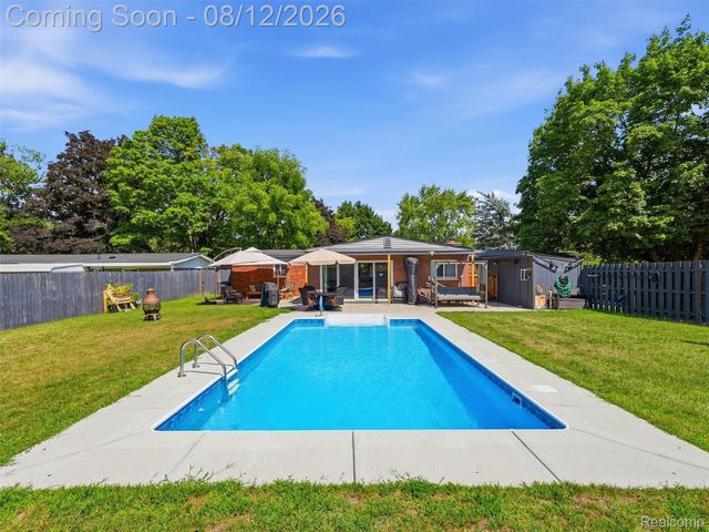 1640 Beverly Boulevard, Walled Lake, MI 48390