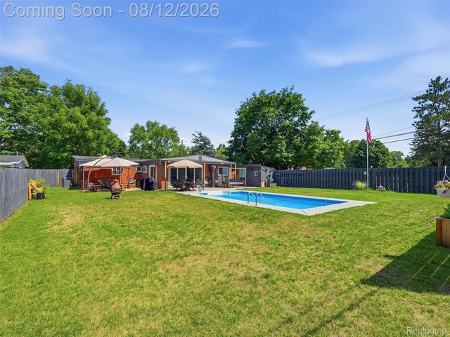 1640 Beverly Boulevard, Walled Lake, MI 48390