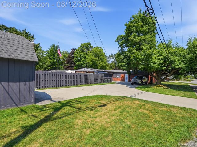 1640 Beverly Boulevard, Walled Lake, MI 48390