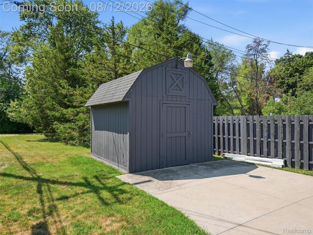 1640 Beverly Boulevard, Walled Lake, MI 48390