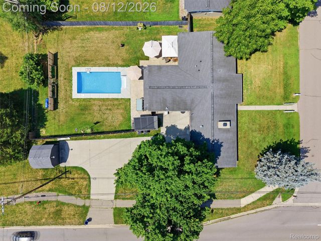 1640 Beverly Boulevard, Walled Lake, MI 48390