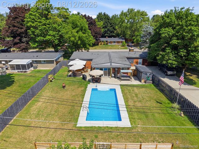 1640 Beverly Boulevard, Walled Lake, MI 48390