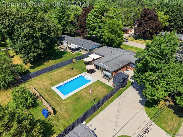 1640 Beverly Boulevard, Walled Lake, MI 48390