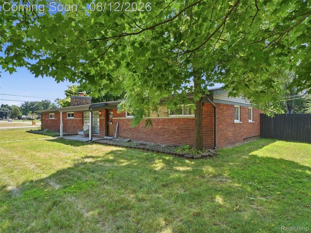 1640 Beverly Boulevard, Walled Lake, MI 48390
