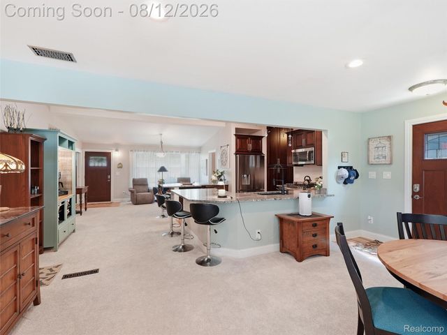 1640 Beverly Boulevard, Walled Lake, MI 48390