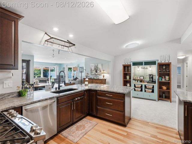 1640 Beverly Boulevard, Walled Lake, MI 48390