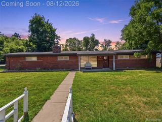 1640 Beverly Boulevard, Walled Lake, MI 48390