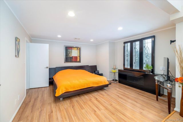 34 Reyam Road, Lynbrook, NY 11563