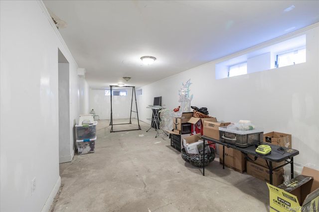 34 Reyam Road, Lynbrook, NY 11563