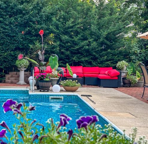 34 Reyam Road, Lynbrook, NY 11563