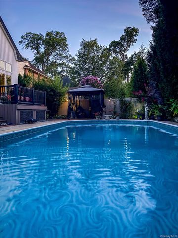 34 Reyam Road, Lynbrook, NY 11563