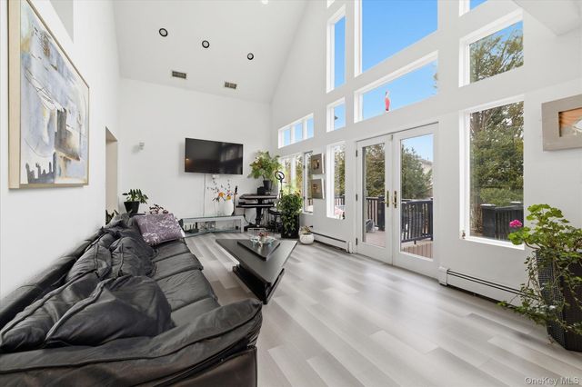 34 Reyam Road, Lynbrook, NY 11563