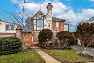 34 Reyam Road, Lynbrook, NY 11563