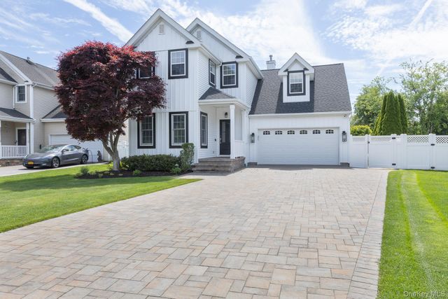 11 Coventry Lane, Smithtown, NY 11787