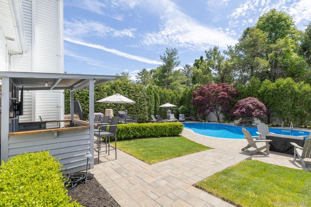11 Coventry Lane, Smithtown, NY 11787