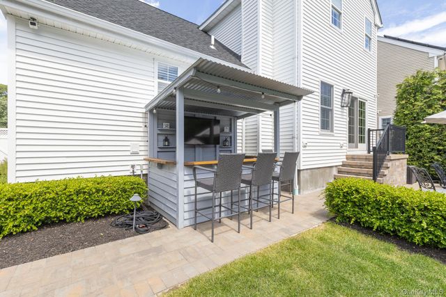 11 Coventry Lane, Smithtown, NY 11787