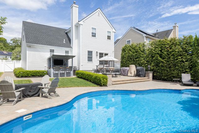 11 Coventry Lane, Smithtown, NY 11787