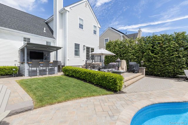 11 Coventry Lane, Smithtown, NY 11787