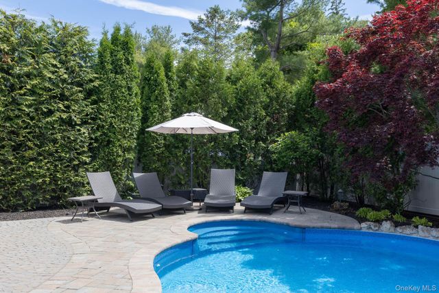 11 Coventry Lane, Smithtown, NY 11787