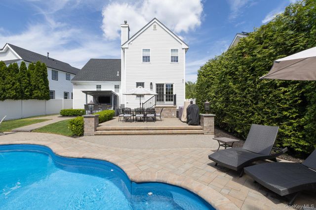 11 Coventry Lane, Smithtown, NY 11787