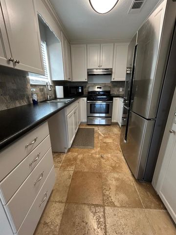 8445 Delesandri Road, Hitchcock, TX 77563