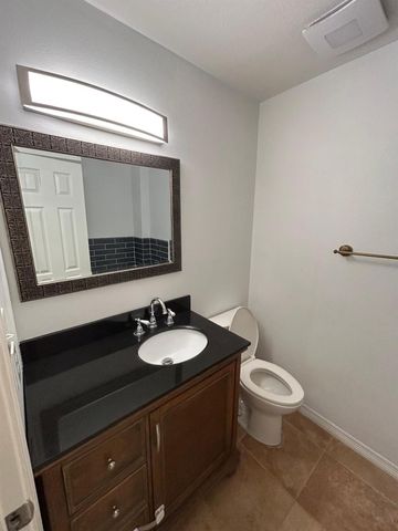 8445 Delesandri Road, Hitchcock, TX 77563