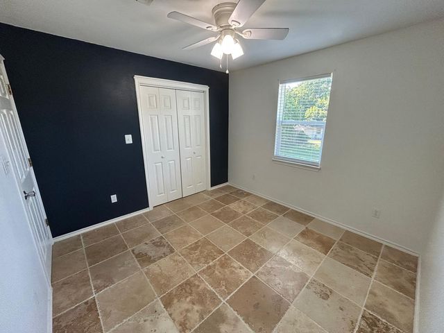 8445 Delesandri Road, Hitchcock, TX 77563