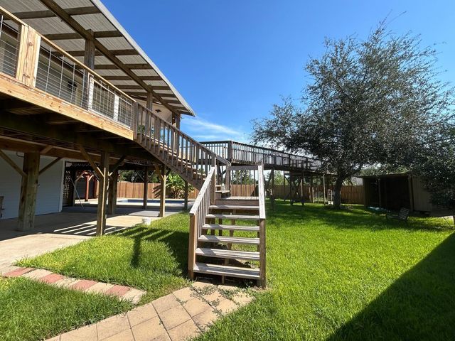 8445 Delesandri Road, Hitchcock, TX 77563