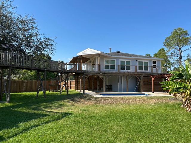 8445 Delesandri Road, Hitchcock, TX 77563