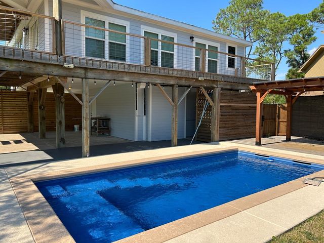 8445 Delesandri Road, Hitchcock, TX 77563