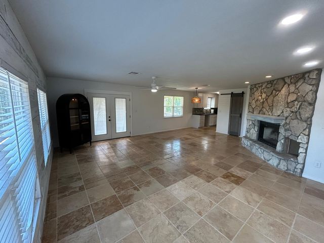 8445 Delesandri Road, Hitchcock, TX 77563