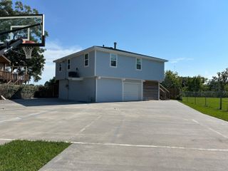 8445 Delesandri Road, Hitchcock, TX 77563