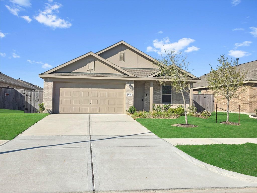 9518 Brookside Point Drive, Baytown, TX 77521