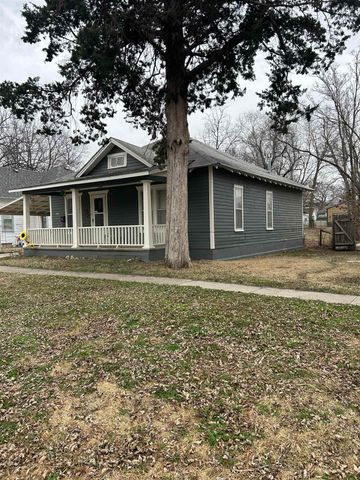 319 W 8th St, Newton, KS 67114