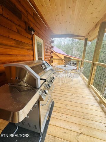 1642 Misty Hollow Way, Gatlinburg, TN 37738
