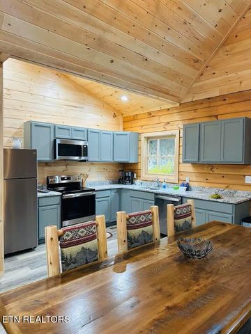 1642 Misty Hollow Way, Gatlinburg, TN 37738