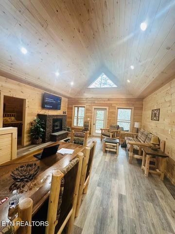 1642 Misty Hollow Way, Gatlinburg, TN 37738