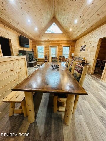 1642 Misty Hollow Way, Gatlinburg, TN 37738