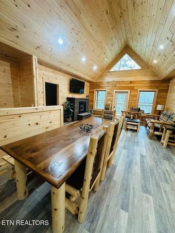 1642 Misty Hollow Way, Gatlinburg, TN 37738