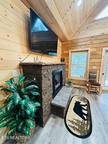 1642 Misty Hollow Way, Gatlinburg, TN 37738