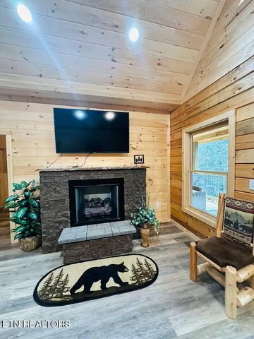 1642 Misty Hollow Way, Gatlinburg, TN 37738