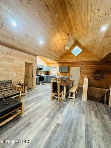 1642 Misty Hollow Way, Gatlinburg, TN 37738