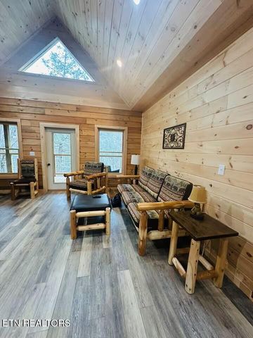 1642 Misty Hollow Way, Gatlinburg, TN 37738