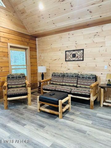 1642 Misty Hollow Way, Gatlinburg, TN 37738