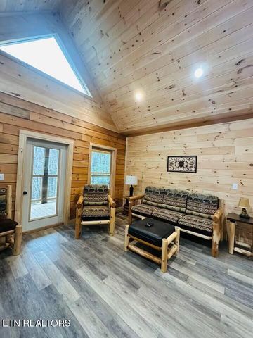 1642 Misty Hollow Way, Gatlinburg, TN 37738