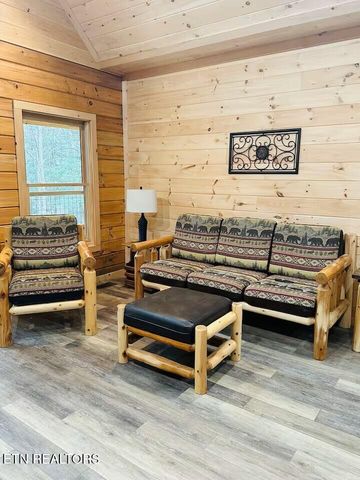 1642 Misty Hollow Way, Gatlinburg, TN 37738